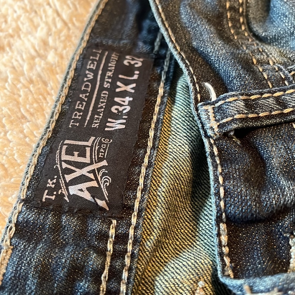 Axel - Picture 2 of 2